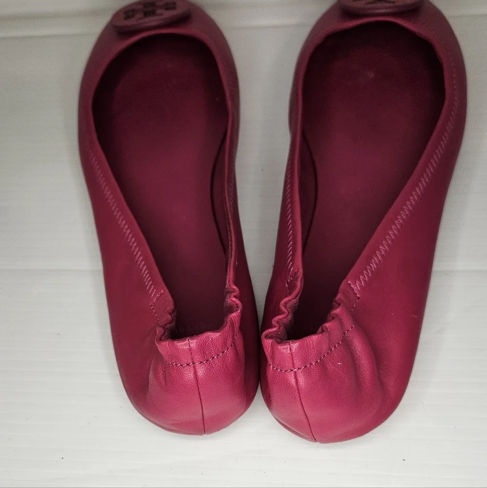 Tory Burch Minnie Flats Size 10.5 Dark Azalea Hot Pink Leather Logo Designer - Picture 4 of 9